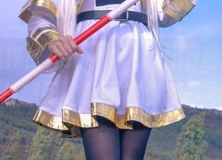 长腿新境界！Aery Tiefling最新图片让人总想问，能不能借我一双？