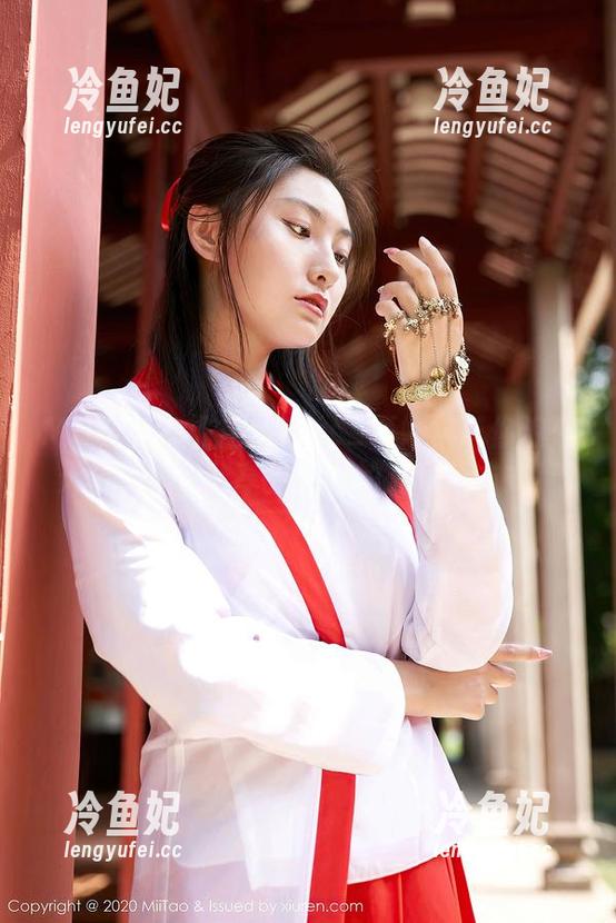 MiiTao蜜桃社 - Cris_卓娅祺带你浪荡天台，图包分享开启你的无聊新方式！