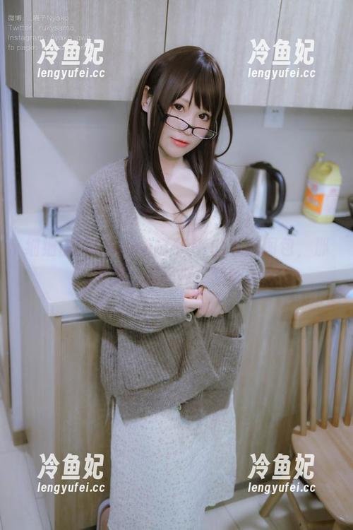 Nyako喵子 细细品味Nyako喵子JK的私房图包,那姿势,那眼神,啧啧。