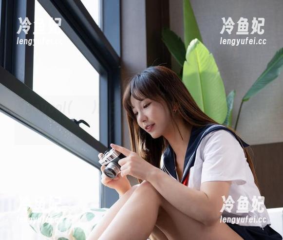 Seoyool(서율)的白衬衫，图集里听说如果穿得越久就越灵性？