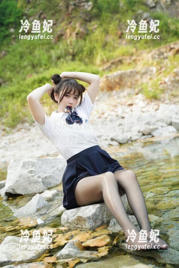 图集更新！Tina很妖孽呀的吊带，谁能抵御这种堕落的诱惑？