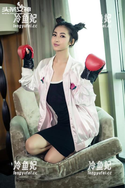 TouTiao头条女神-周熙妍 TouTiao头条女神 - 白甜快乐时光,周熙妍美图合集里的糖果梦