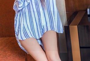TouTiao头条女神 - 王紫琳的校服图包更新，果然一身校服就能逼近青涩回忆，不信你看看！