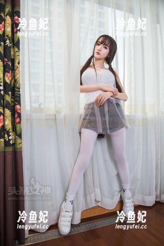 TouTiao头条女神 - 全套红裙，高萌萌简直是行走的萌点，谁能抵挡住这种气质呢？