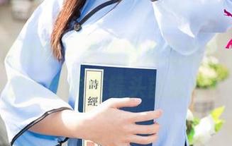 UGirls尤果网 - 高清图库里的乔依琳，做护士也能在镜头前摇摆！