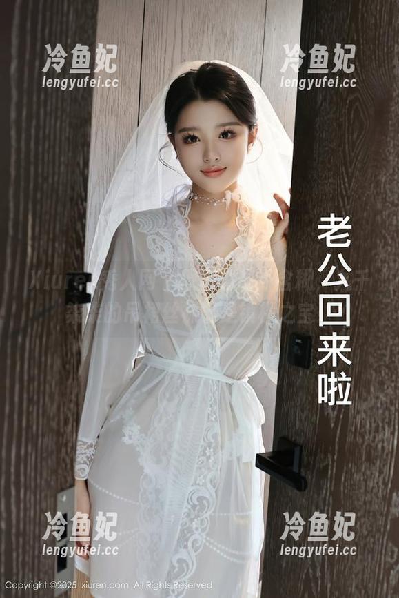 Xiuren秀人网-九千柒柒 Xiuren秀人网 - 原图也毫不含糊,九千柒柒的吊裙丝袜已是镇楼之宝!
