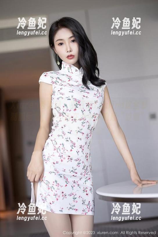Xiuren秀人网-兜豆靓Youlina Xiuren秀人网 - 兜豆靓Youlina这全套制服图包,时不时在心中小响起“哇哦”!