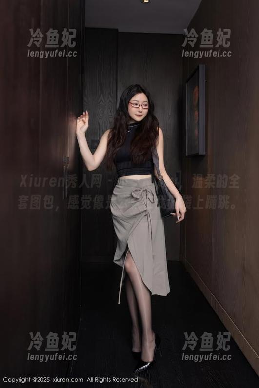 Xiuren秀人网-小夕Kitty Xiuren秀人网 - 小夕Kitty,温柔的全套图包,感觉像是云朵在我脑袋上蹦跳。