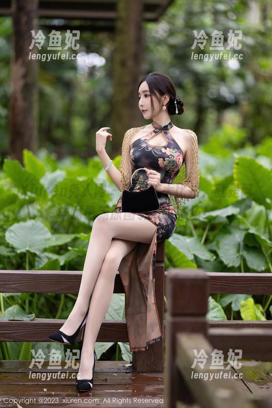 Xiuren秀人网 - 职业装大比拼，就是阿朱啊最新原图引发小剧场！