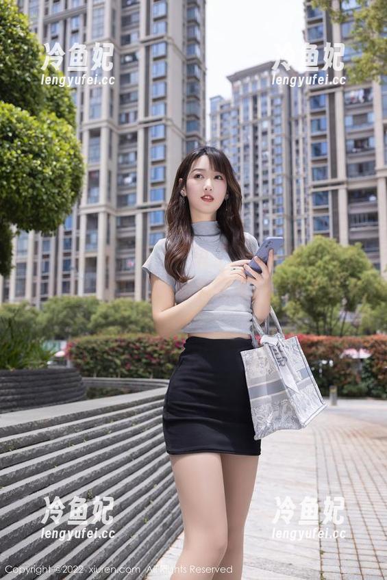 Xiuren秀人网 - 不说了，这些照片充分证明软糖爱喝奶真的有眼光，套装太赞了！