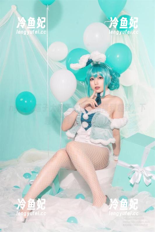 nyako喵子大魔王 nyako喵子大魔王把镂空演绎到极致,下载不下载,看你啦!