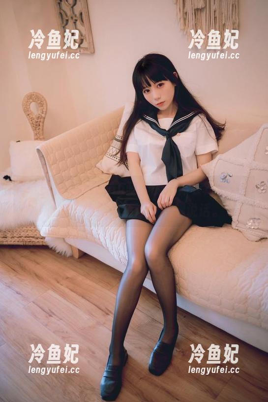 有谁能拒绝usejan蓝蓝的连体衣？合集里的每一帧都假装让我不想说话。