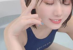 けん研在爱宕日和中的这套图，明明可以靠脸，却偏偏选择了这条路