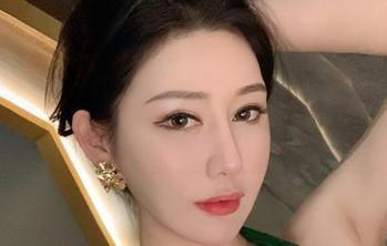 微密圈 - 先别看特效，原图中的不爱笑的赛琳才是真正的甜心
