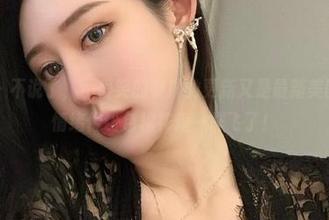 微密圈 - 不说了，不爱笑的赛琳的更新又是最新美图，我的情绪像粉色棉花糖一样飞了！