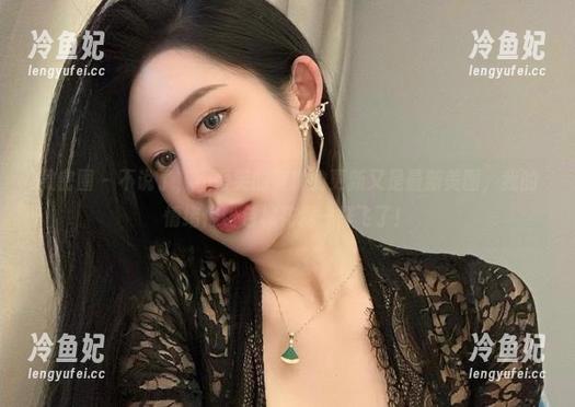 不爱笑的赛琳 微密圈 - 不说了,不爱笑的赛琳的更新又是最新美图,我的情绪像粉色棉花糖一样飞了!