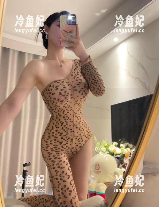 不爱笑的赛琳 微密圈 - 从不爱笑的赛琳的镜头里,破解用心看,每个免费资源都像心意满满。