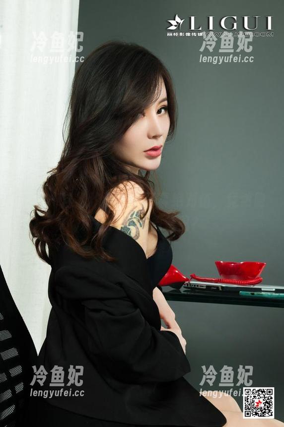丽柜 - 这组汐汐灰丝写真绝对值，竟然隐藏在网盘的角落里？