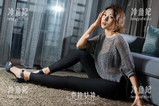 克拉女神-吕佳 克拉女神 - 看最新照片,吕佳教你一招:短裤也能走红毯!