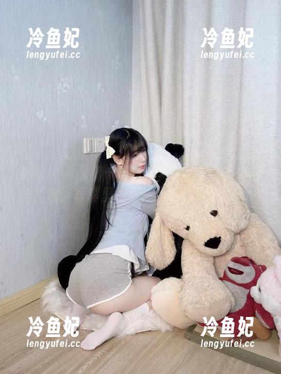 微密圈 - 纵情十万口草莓粥粥的2024舰长福利，写真里的每一帧都不止于表面…