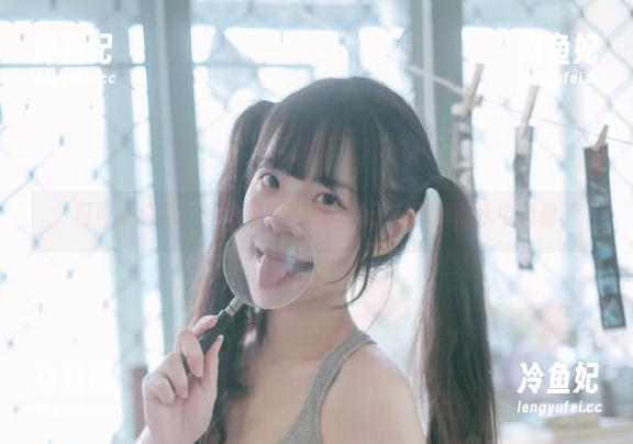 可可小白兔 可可小白兔:游泳定制写真,兔子都羡慕的水中优雅