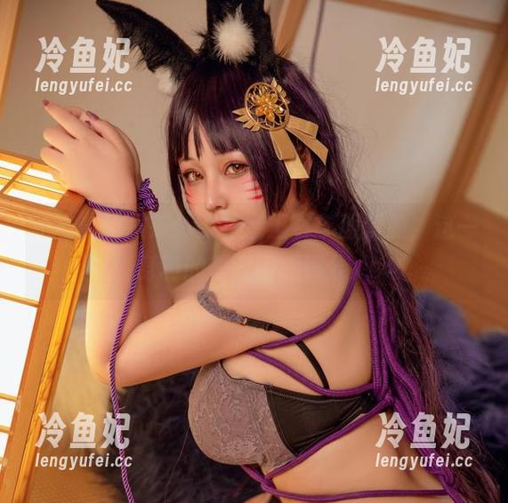 咔喵最新发布，欧根亲王赛车服资源，这一身真的是画面感满分。
