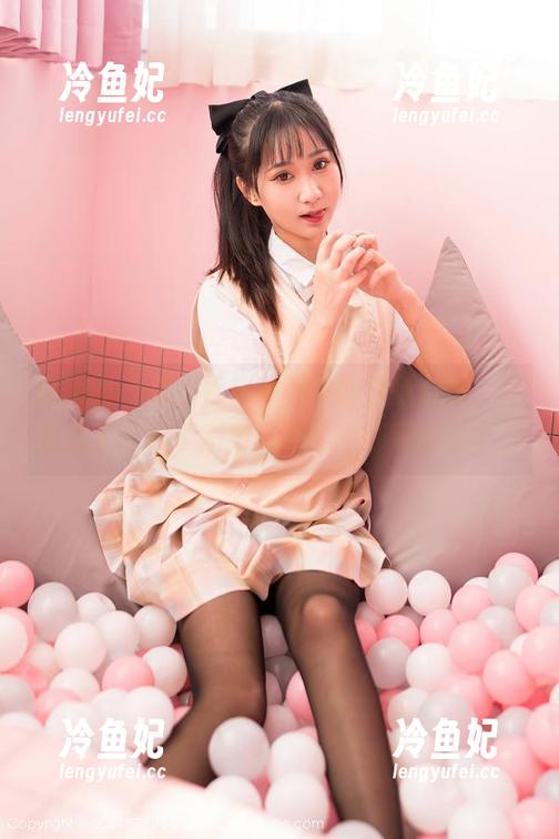 嗲囡囡 - 程慧娴Phoebe的最新合集，白色似乎包裹了所有，连思绪都变得轻了。