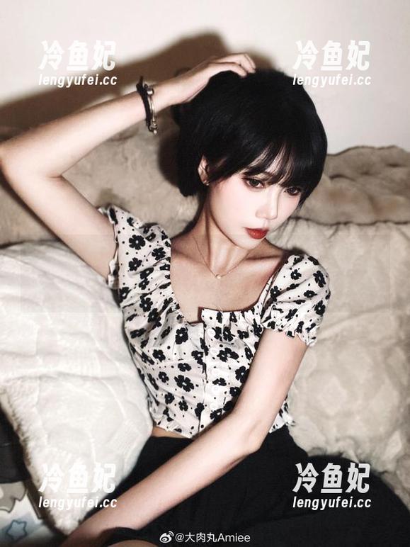 模特也是个谜，大肉丸Amiee女仆照片比我想象的还要有趣