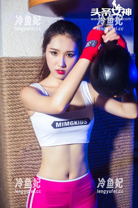 头条女神-尹菲 头条女神 - 尹菲的秘密与写真:哪些伏笔隐藏在字里行间?