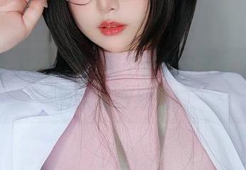 瞧瞧女主K的腿，那个资源可不简单，写真集值得细品！