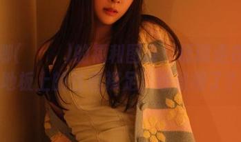 姜仁卿(강인경)的福利图集：低调走在光滑地板上的性感裸足，谁受得了？