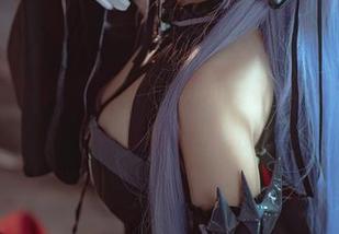 私房中的林中精灵，宫本桜把森蚺与芭蕾玩得出神入化