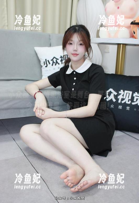 小众视觉 - 如果浴室是舞台，那灵灵就是今天的明星，快戳这里看图！