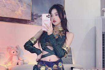 蓝天白云下的小小奶瓶儿，白衬衫合集在线等你观赏。