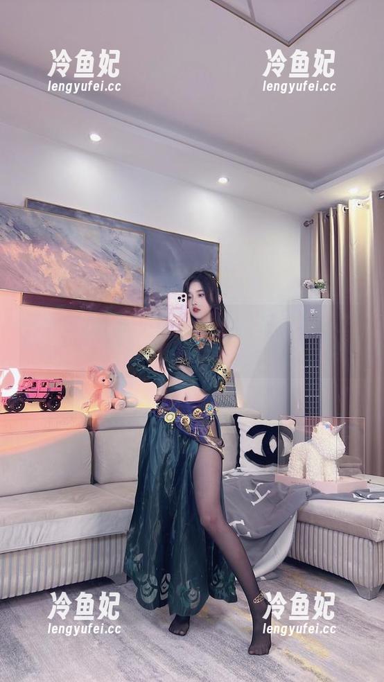 蓝天白云下的小小奶瓶儿，白衬衫合集在线等你观赏。