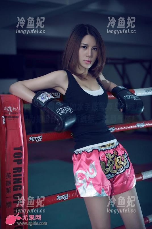 尤果网-周妍希 尤果网 - 在周妍希的水手服写真里,连风都想为她设计一款新航标,瞧那气场!