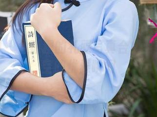 尤果网 - 孟狐狸的礼服写真合集：穿越时空的优雅瞬间