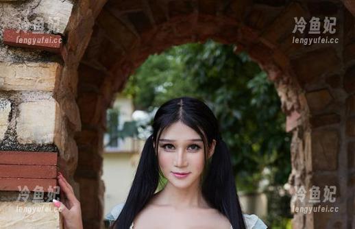 尤物馆 - 小探戈的职业装之旅，美图分享，时髦得有些过分，不讲道理啊