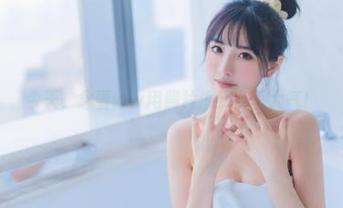 今天，念雪ww用照片演绎女王大气！