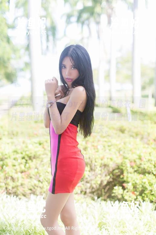 推女神 - 戏精Abby王乔恩的连体衣，图片里想说的太多了，写真那份随意的惬意也让我想起了夏天。