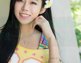 推女神 - 刘飞儿Faye的眼镜照片，似乎藏着不止一层的含义，真让人好奇！