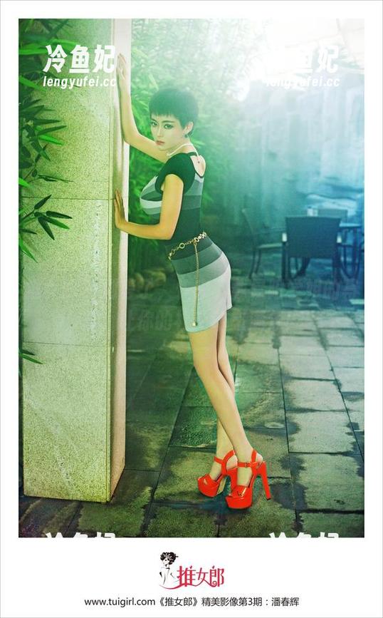 推女郎 - 别等了，快来下载易阳学姐的写真，让你的社交动态满分！