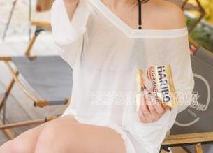 原图是普美Bomi(보미)的和服，捧着这壁纸，我的心也像她的裙摆一样飘！
