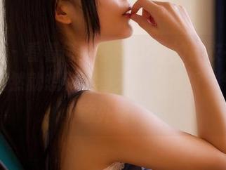 果团网 - 看着何梦兮Stacy的皮衣在线图片，突然就想到了春天的“反叛”气息…意外呢。