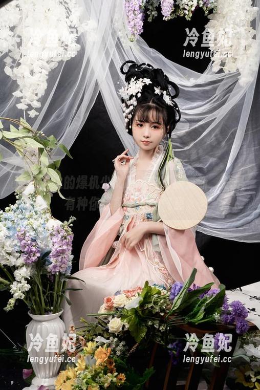 爆机少女喵小吉 原图里边的爆机少女喵小吉制服更新,总是有种你想象不到的气息。