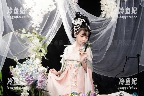 爆机少女喵小吉的美足合集：每次都想多说几句，结果只会沉默不语。
