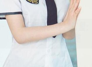 爱尤物 - 在色彩斑斓的办公室里：欧阳美宣的写真集资源一览