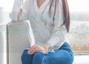 爱蜜社 - LalaBaby啦啦又来了，这组黑丝美图像是直接撩动我心弦呢，最新出炉的哦