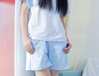 物恋传媒 - 小竹的眼镜私拍图集，看来有时候...只需要一副眼镜！