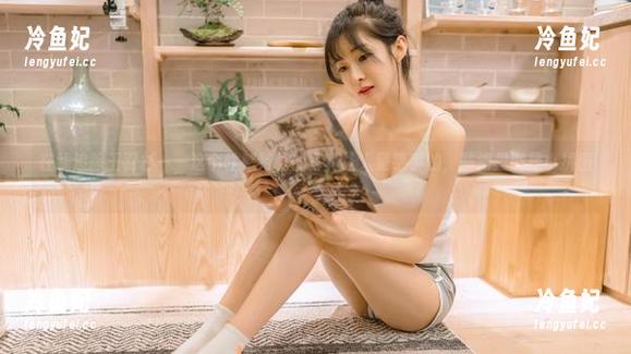 在线追踪王羽杉——这个性感特工的写真让人晕乎乎的，脑海里满是小拼图。